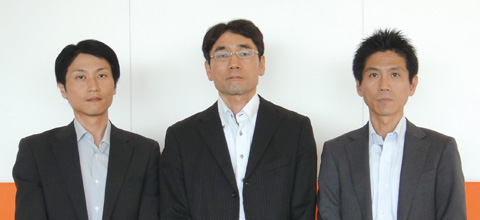 フォーユーセンター企画部の片桐隆雄シニアスタッフ（左）、土井淳平部長、玉置修司グループマネージャー（右）