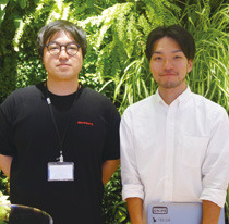 CS部の谷本康承氏（写真左）、小川直樹部長
