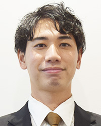 畠山 遼 氏