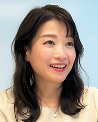 楠山 さおり 氏