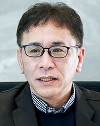 芦村 学 氏