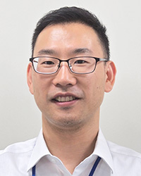 富岡 翔 氏