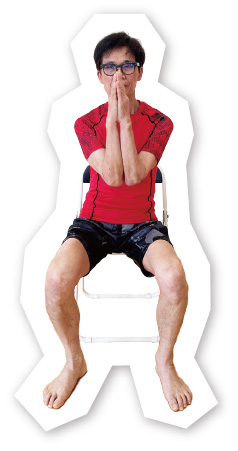 イス肘を合わせるポーズ［A］