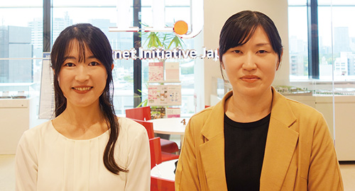 IIJ MVNO事業部コンシューマーサービス部カスタマーサクセス課の野村梨絵課長代行（左）、IIJエンジニアリング 運用本部 コンシューマビジネス課 米内由美氏