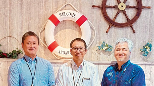 左から、沖縄センター長の菊地一浩氏、沖縄グループ長の崎山典嗣氏と砂川文延氏