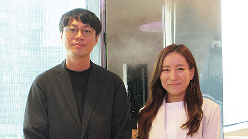 写真左から、Consumer Satisfaction部門 次長の田中元気氏、課長代理の小林 真紀子氏