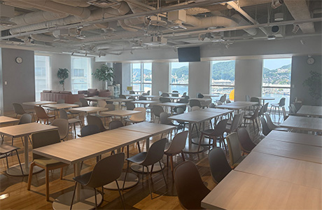 長崎港を一望できる休憩エリア