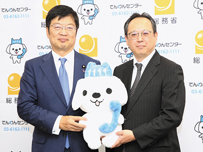 左:阿達総務副大臣、右:近藤邦昭JUSA会長