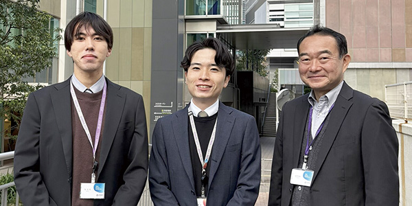 左から渋谷区 デジタルサービス部 広報コミュニケーション課 広聴相談係の森田 守氏、岡田輝幸氏、課長補佐の早川 淳氏