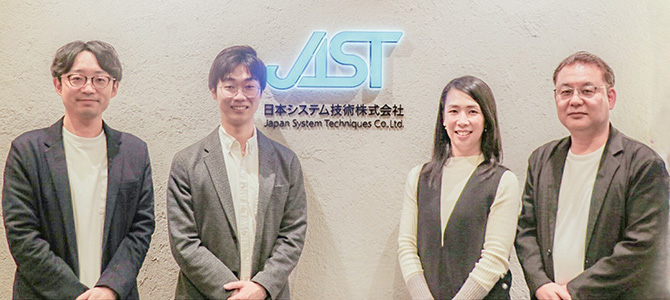 カスタマーサービス部 ビジネスセンター副センター長の今村哲哉氏（左）、同部CS企画グループリーダーの須藤大地氏