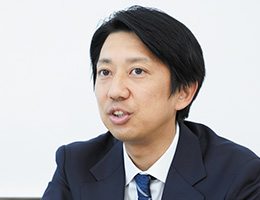 小松 直樹 氏