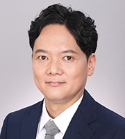 中村 康人 氏