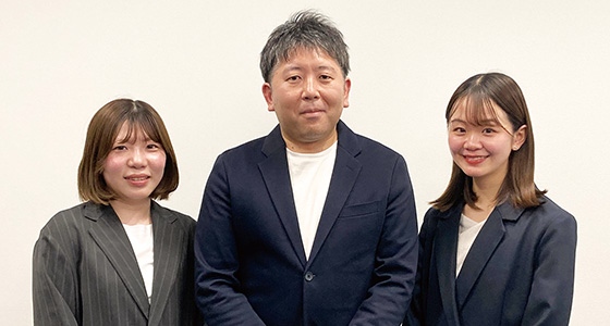 左から、カスタマーリレーション部 企画推進チームの谷 芹茄氏、マネジャーの樋口 謙太郎氏、鳥井優花氏