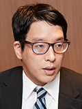 金 剛洙 氏