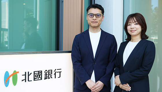 左から、カスタマーサービス部長の菖蒲田 忠博氏、同部CSグループ長の山本宏美氏