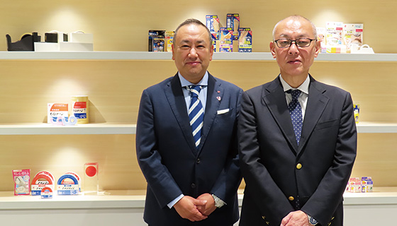 左から、お客様相談室長の伊東淳一氏、お客様相談室シニアエキスパートの溝渕郁夫氏