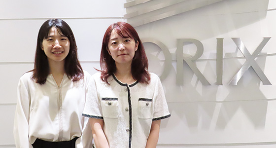 左から、カスタマーサービス部 デジタルサービスチーム アシスタントマネジャーの山下順加氏、オペレーションマネジメント部 コンタクトマネジメントチーム アシスタントマネジャーの熊谷有香氏