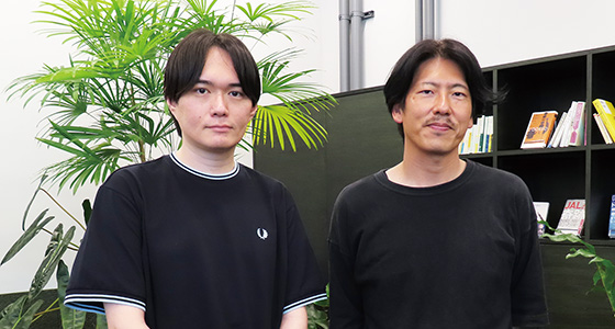 左から、CXデザイン本部 CX戦略部 コンタクトセンターグループの倉科裕充氏と、CXデザイン本部 CX戦略部 部長の間宮賢治氏