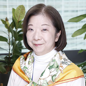 内田 真美 氏