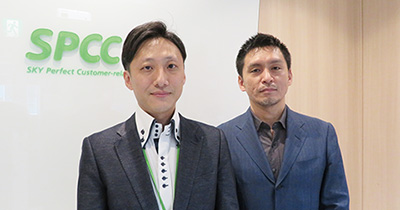 品質保証統括部 CXコンダクターの丹羽敦士氏（左）、経営企画部 部長の伊藤正裕氏（右）
