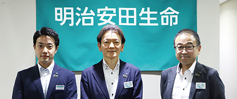 左から、お客さまサービス相談部の木村哲也氏、山内信介氏、安河内健太氏