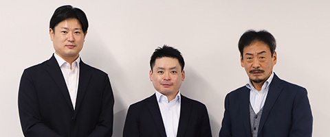 左から、ダイレクトチャネル事業部の西川拓人氏、押川真吾氏、楠見潤一氏